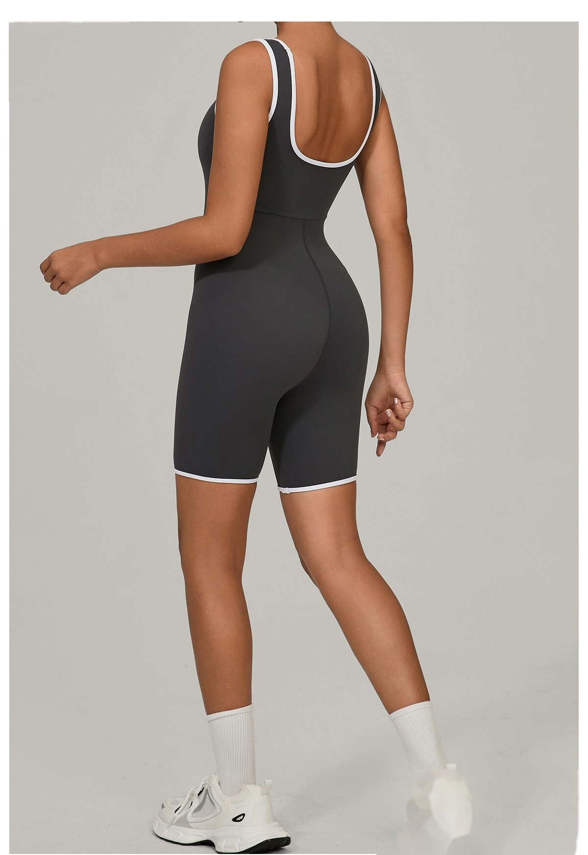Customized contrast stitching generous neck sports jumpsuit yoga clothes backless outdoor fitness jumpsuit detail
