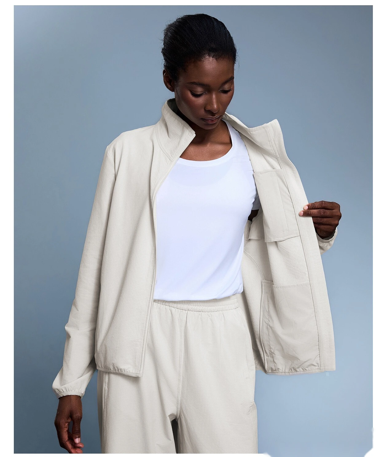 Customized outdoor lightweight sports long sleeve thin velvet warm and casual coat for women in autumn detail