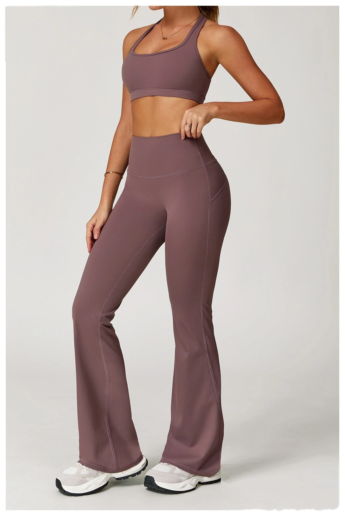 Soft and comfortable flared pants, wide legs and slim trousers, outdoor running and fitness pants detail