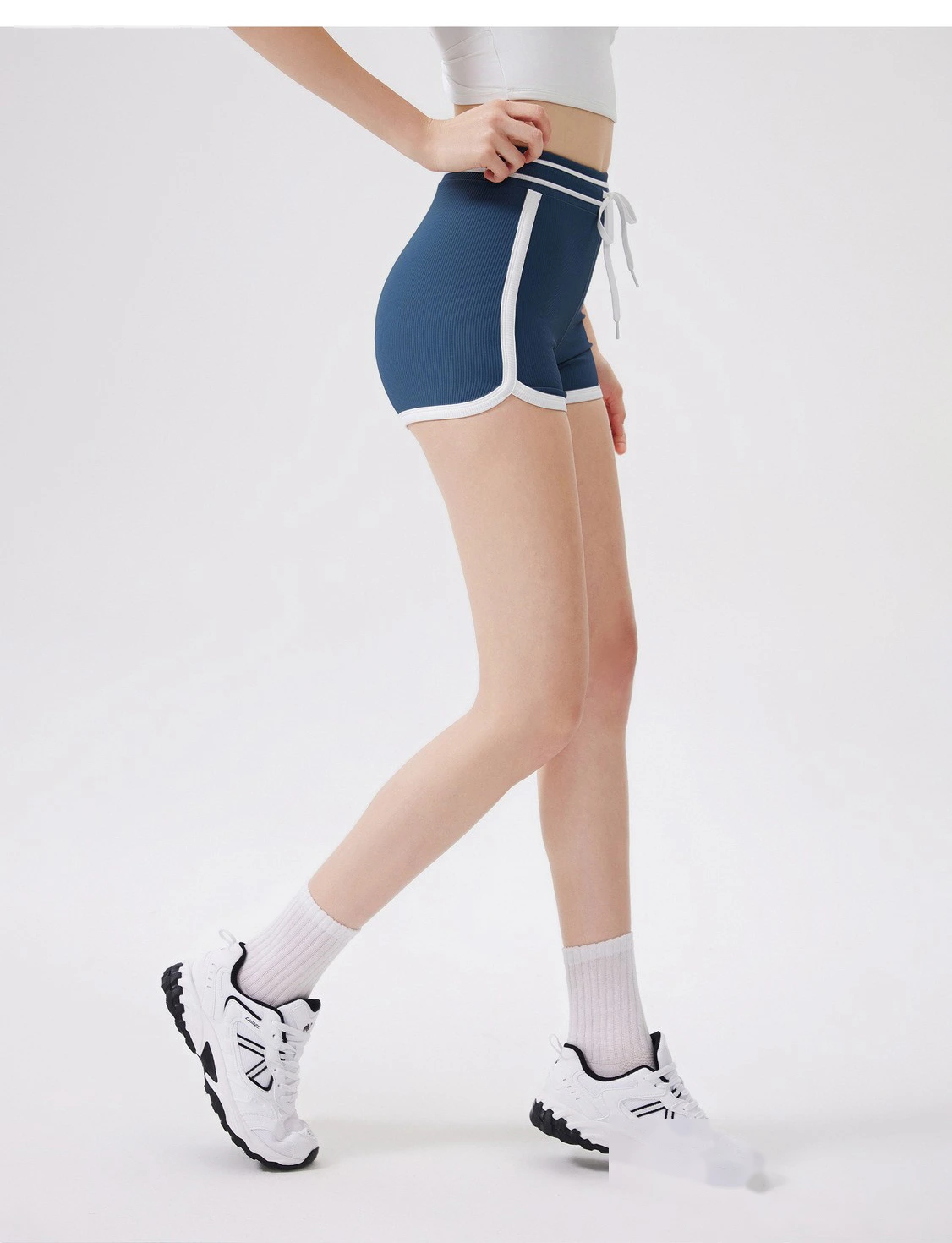 Customized color matching leisure sports fitness ladies shorts detail