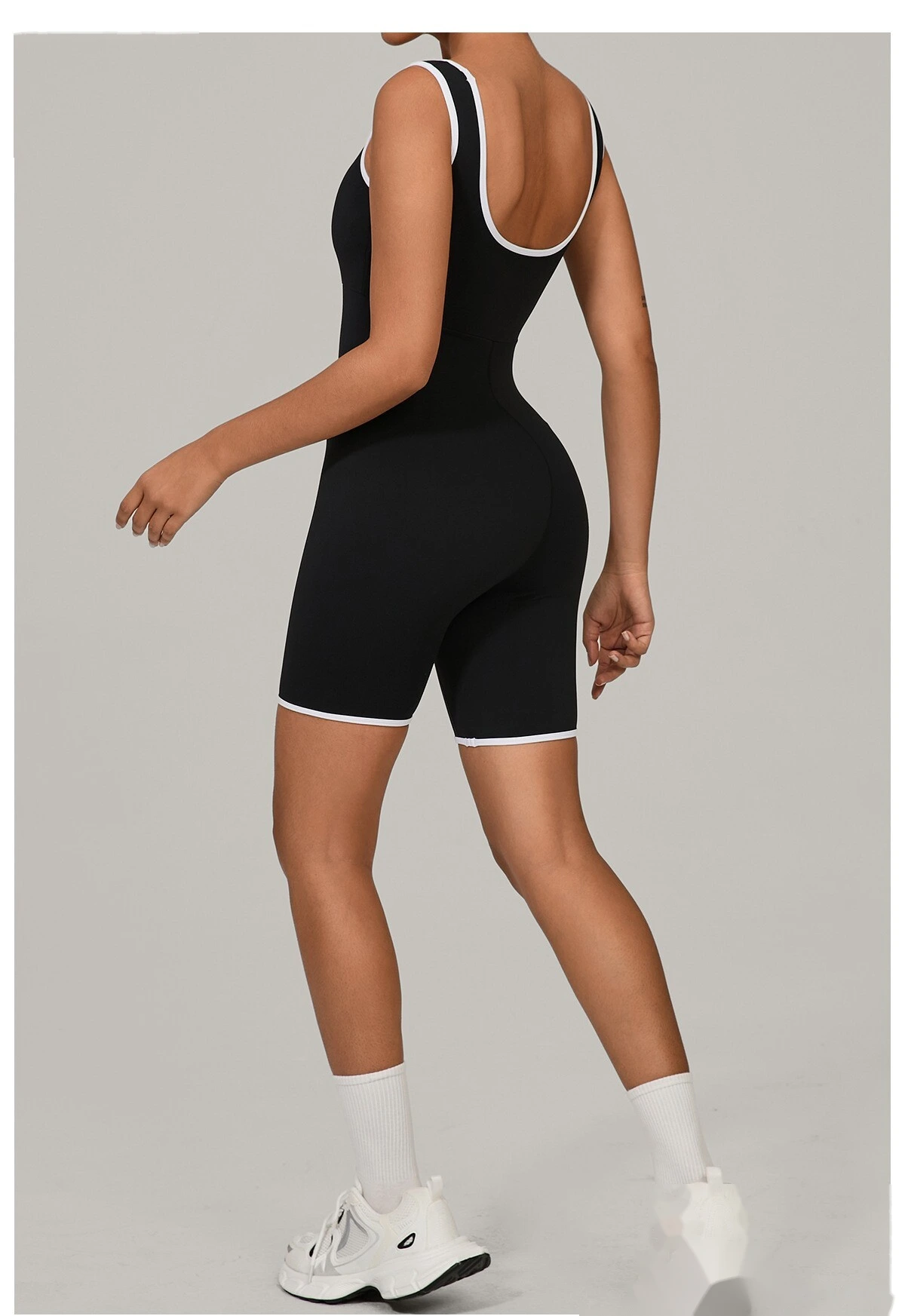 Customized contrast stitching generous neck sports jumpsuit yoga clothes backless outdoor fitness jumpsuit detail