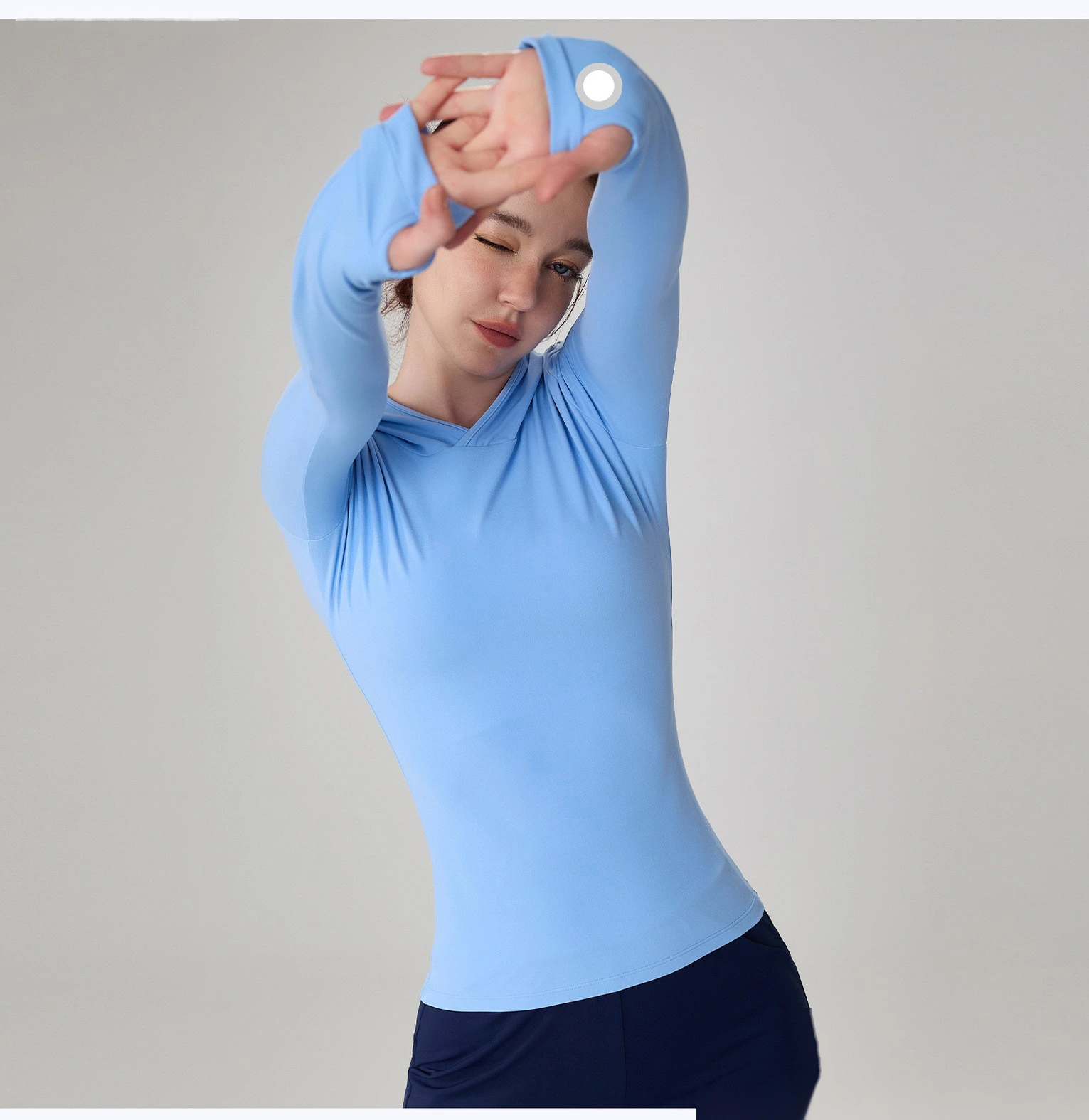 autumn hooded fitness suit Slim-fit Yoga with Finger Sleeve Training Running Shirt Female Autumn detail